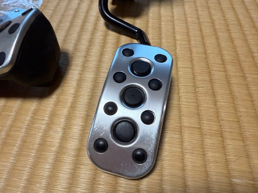 トヨタプリウス 50後期　純正アルミペダル