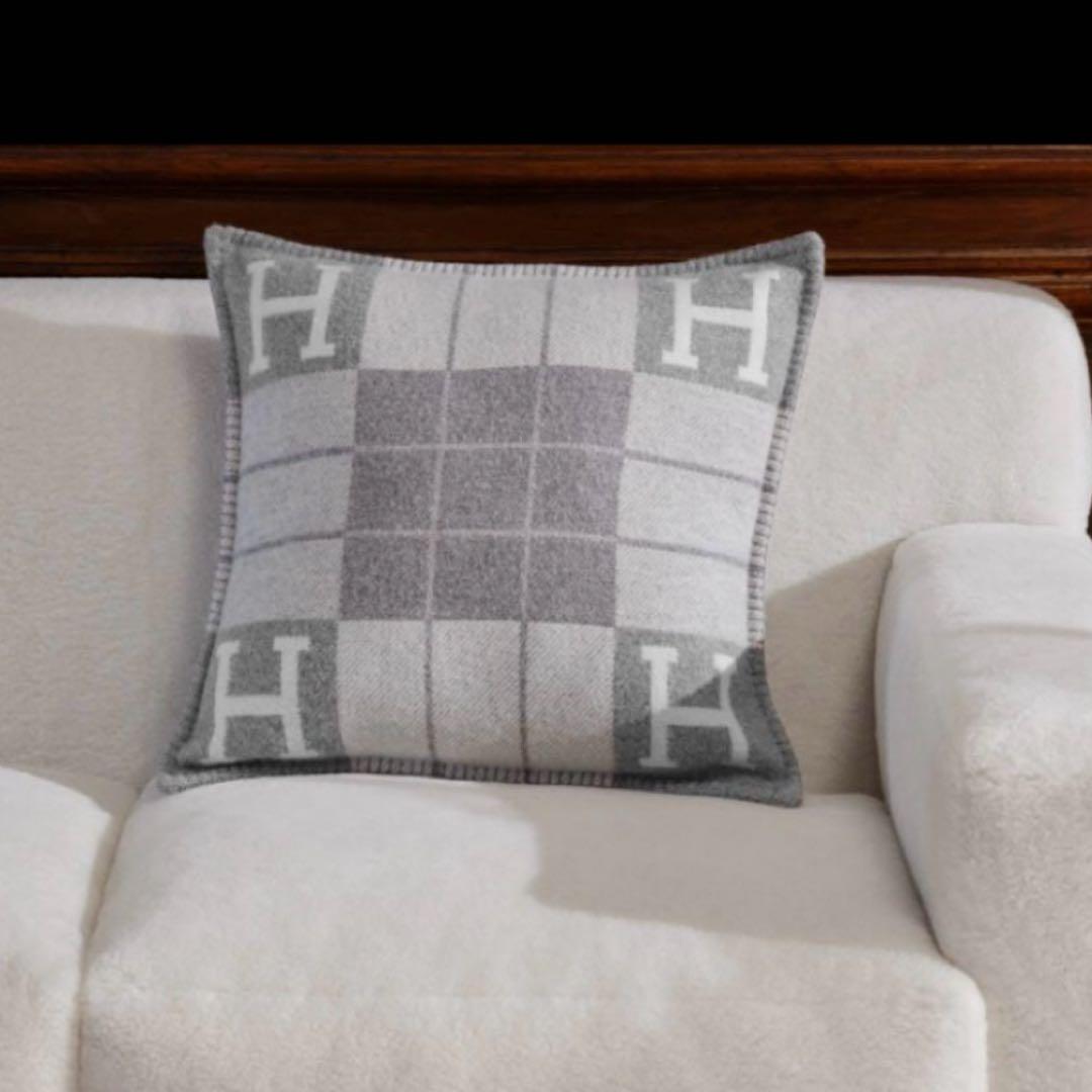 新品未使用品/HERMES/エルメス クッション《アヴァロンIII》 PM