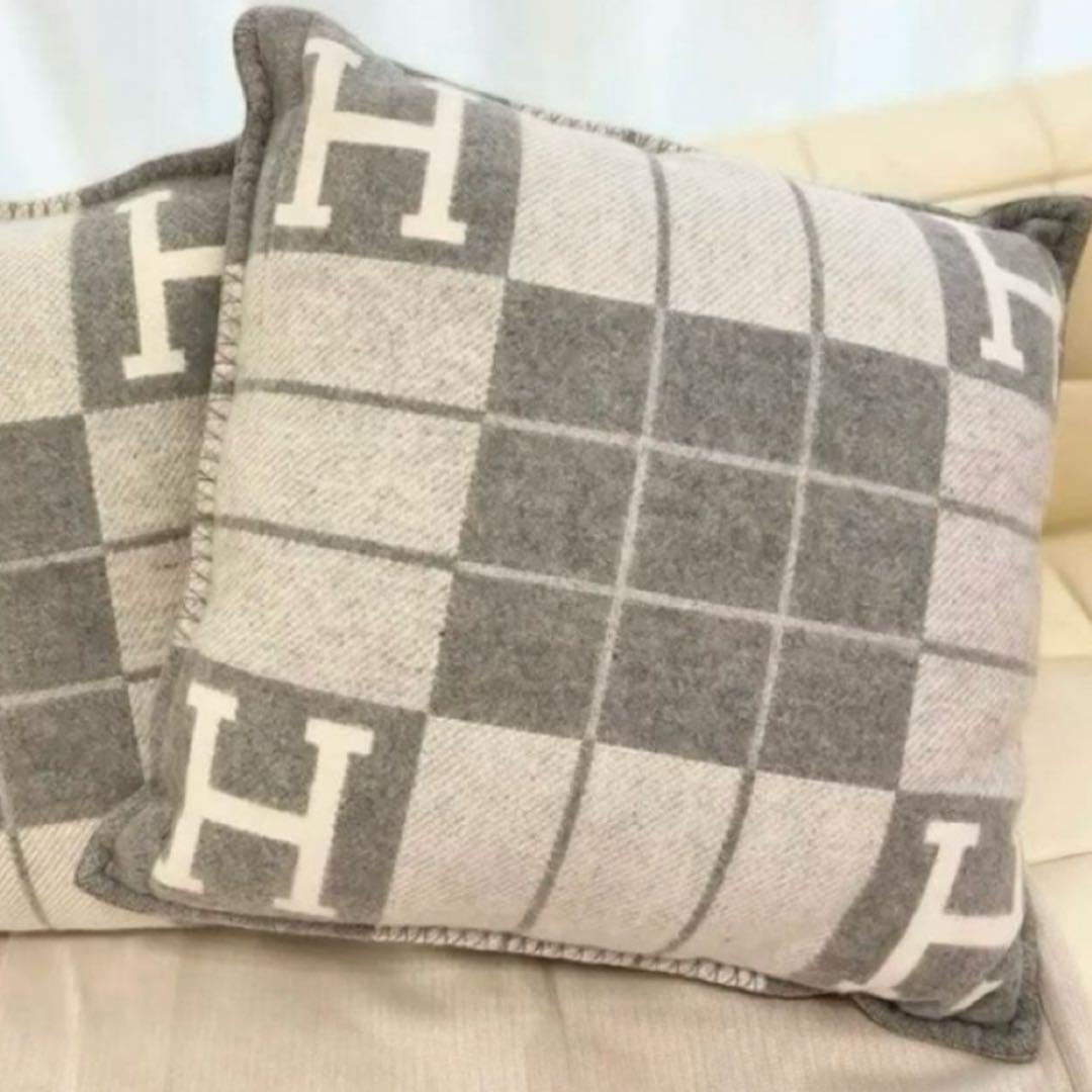 新品未使用品/HERMES/エルメス クッション《アヴァロンIII》 PM
