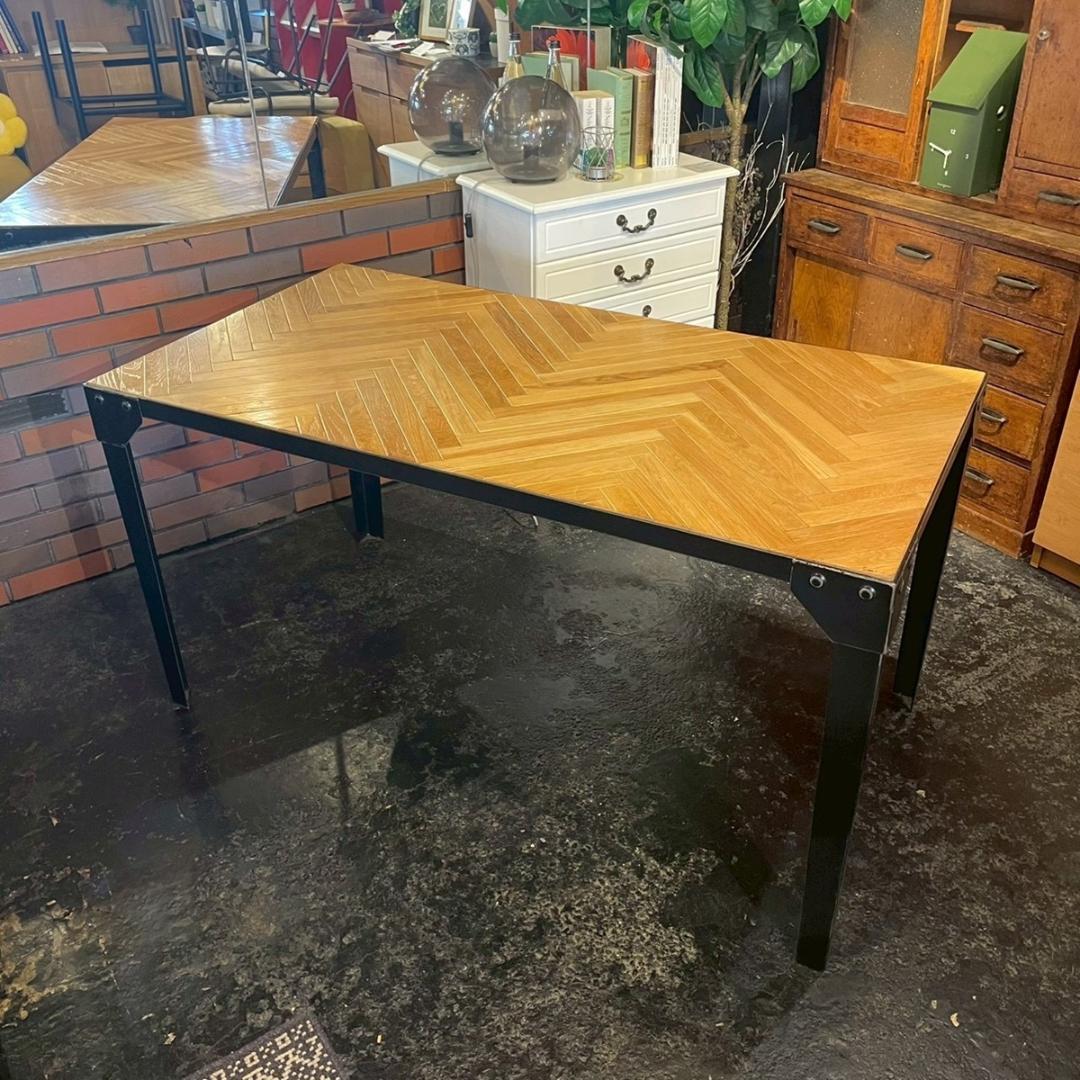 ヘリンボーン柄 ダイニングテーブル インダストリアル アイアン ウッド カフェ風