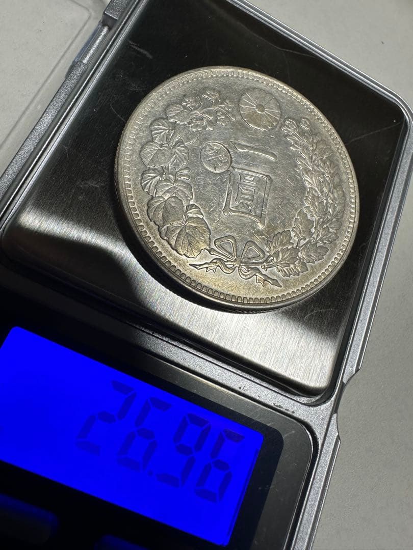 【本物保証】　美品　一圓銀貨　丸銀左打　明治28年銘