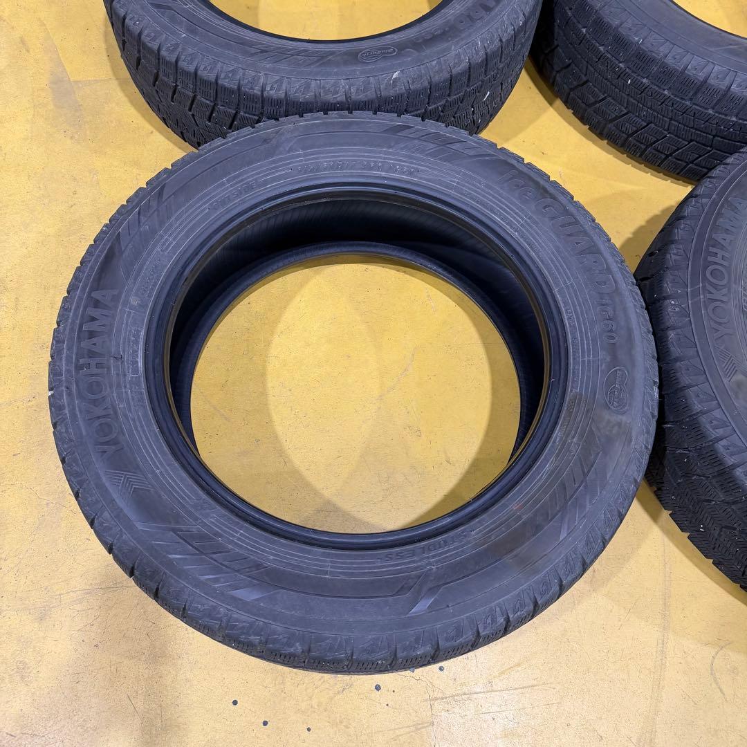 215/60R17 スタッドレスタイヤ　２０２２年製造