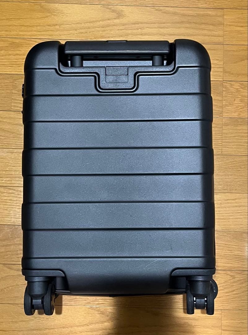 バーを自由に調節できる　ハードキャリーケース（２０Ｌ）