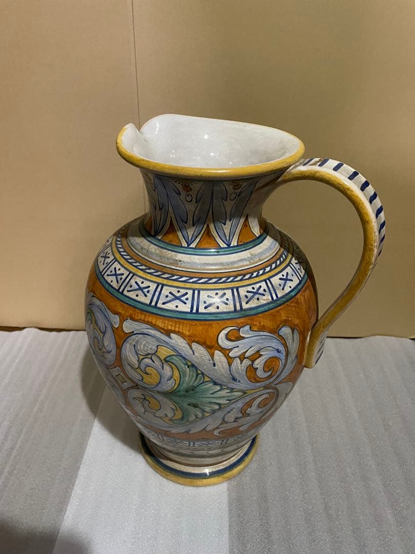 装飾的な花模様の陶器花瓶 高さ約38cm デルータ　アンティーク