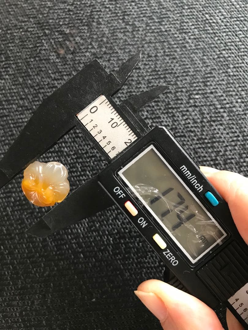 ゴビ石−1412 ゴビ瑪瑙　『銀杏』和菓子　彫刻