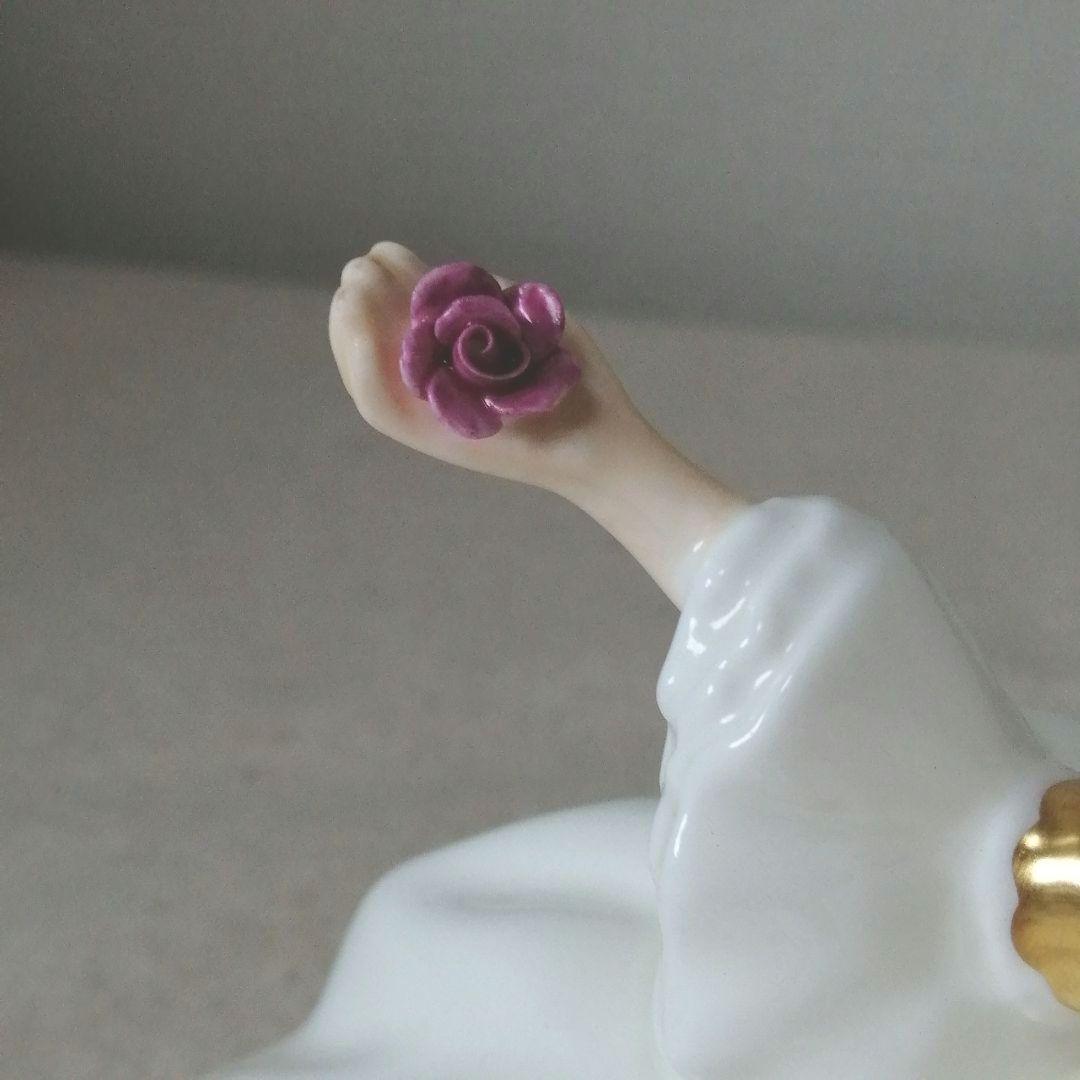 ロイヤルドルトン　フィギュリン　マイラブ　HN2339 陶器人形　フィギュア