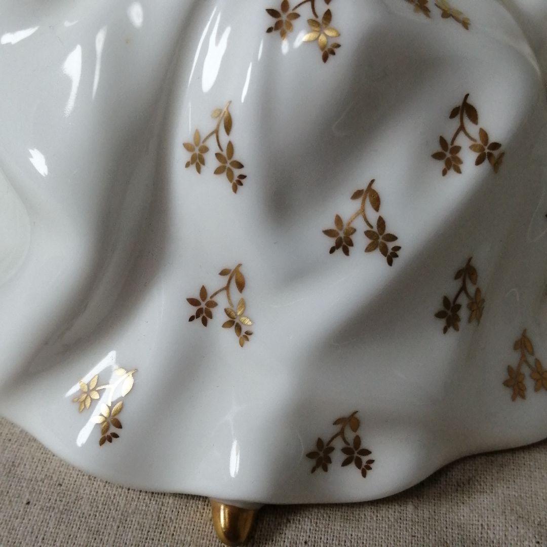 ロイヤルドルトン　フィギュリン　マイラブ　HN2339 陶器人形　フィギュア