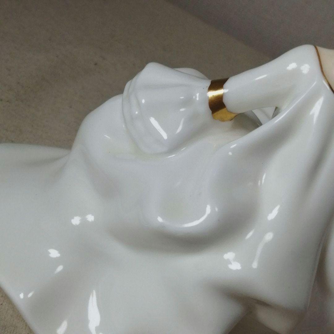 ロイヤルドルトン　フィギュリン　マイラブ　HN2339 陶器人形　フィギュア