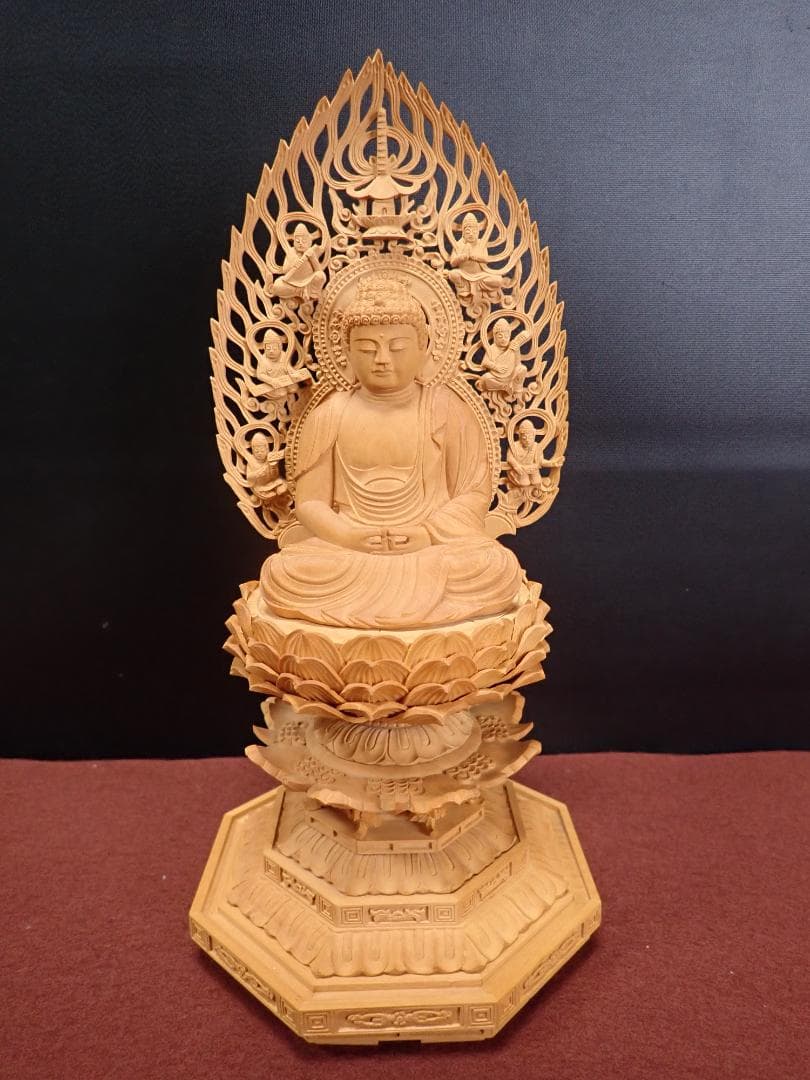 白檀　釈迦如来座像　八角台座　木彫仏像　仏教美術