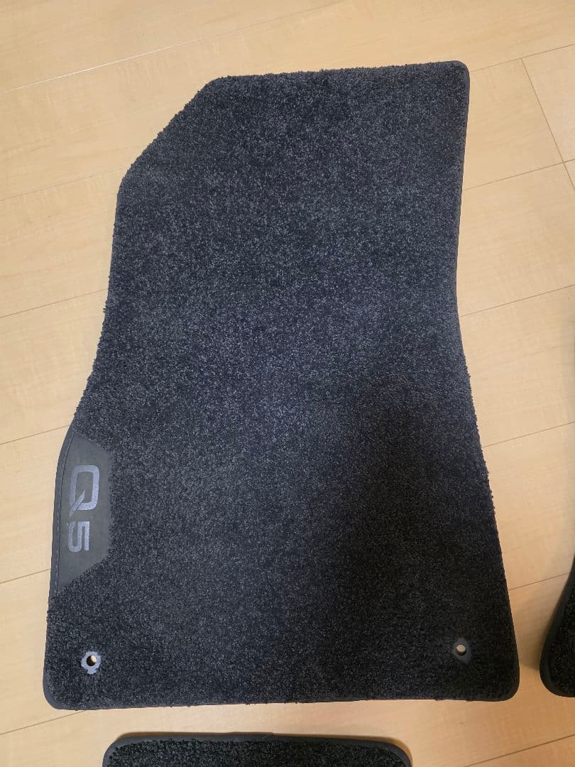 【美品】アウディ Q5 (FY) 純正フロアマット