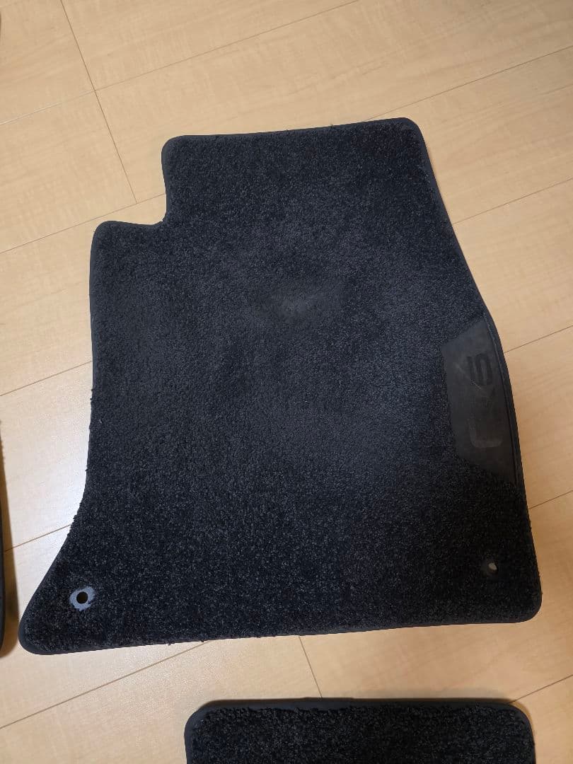 【美品】アウディ Q5 (FY) 純正フロアマット