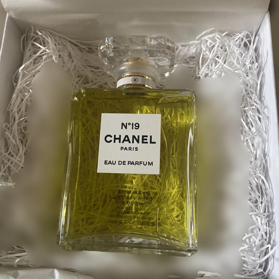 CHANEL N°19 オードゥパルファム100ml ヴァポリザター　香水