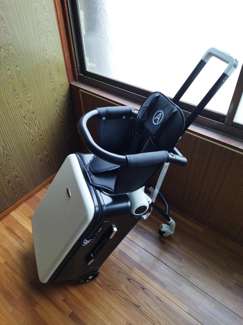 ChicCarry 子供が乗れるキャリーケース（白）未使用