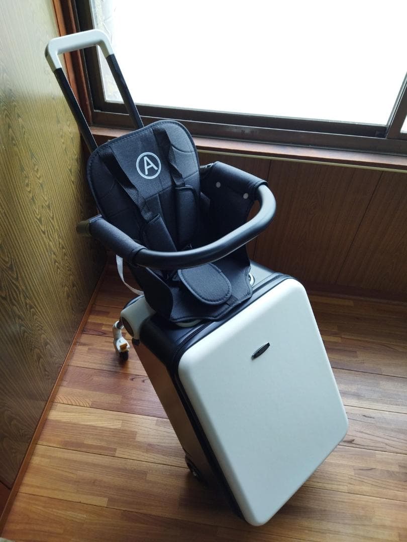 ChicCarry 子供が乗れるキャリーケース（白）未使用