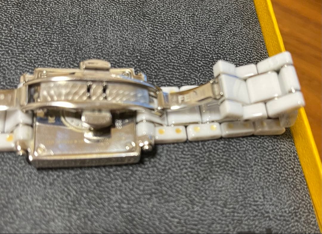 FENDI ホワイトセラミック ダイヤモンド腕時計