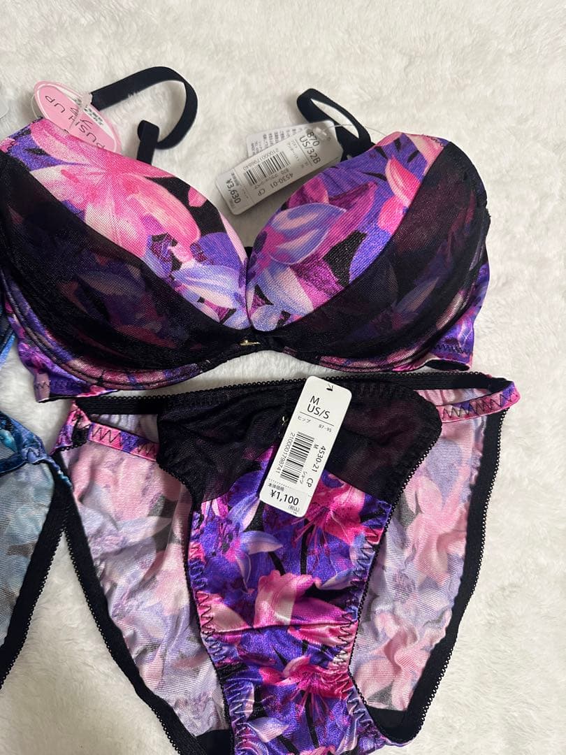 廃盤レアエメフィール 花柄サテンブラジャーショーツセット　B70/M