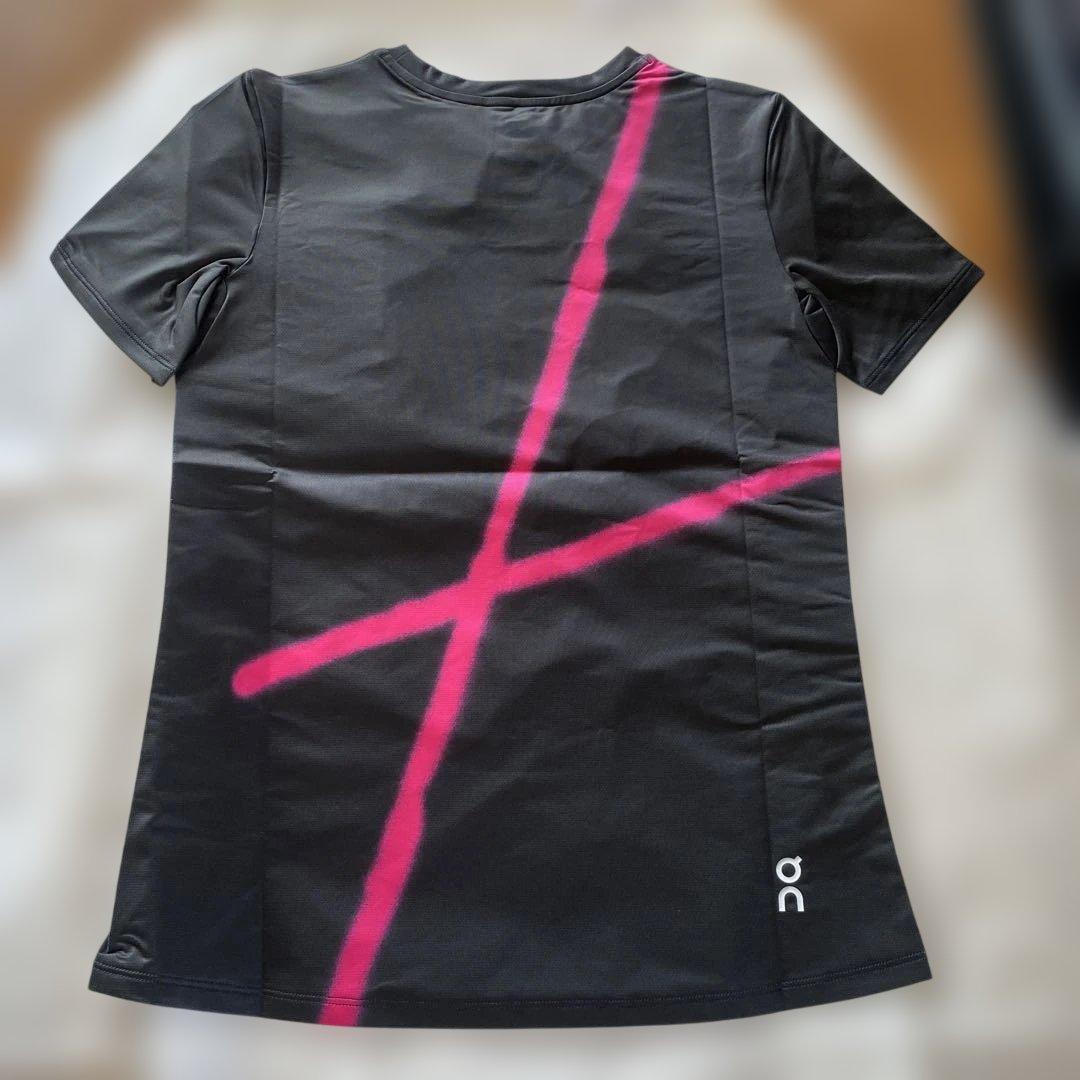 新品未使用品　Onテニス　レディースTシャツ
