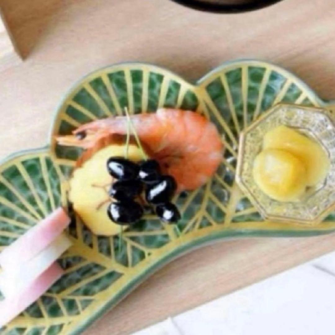 【新品】【大人気】有田焼幸楽窯　錦茶緑金松葉形前菜皿3枚セット　縁起物