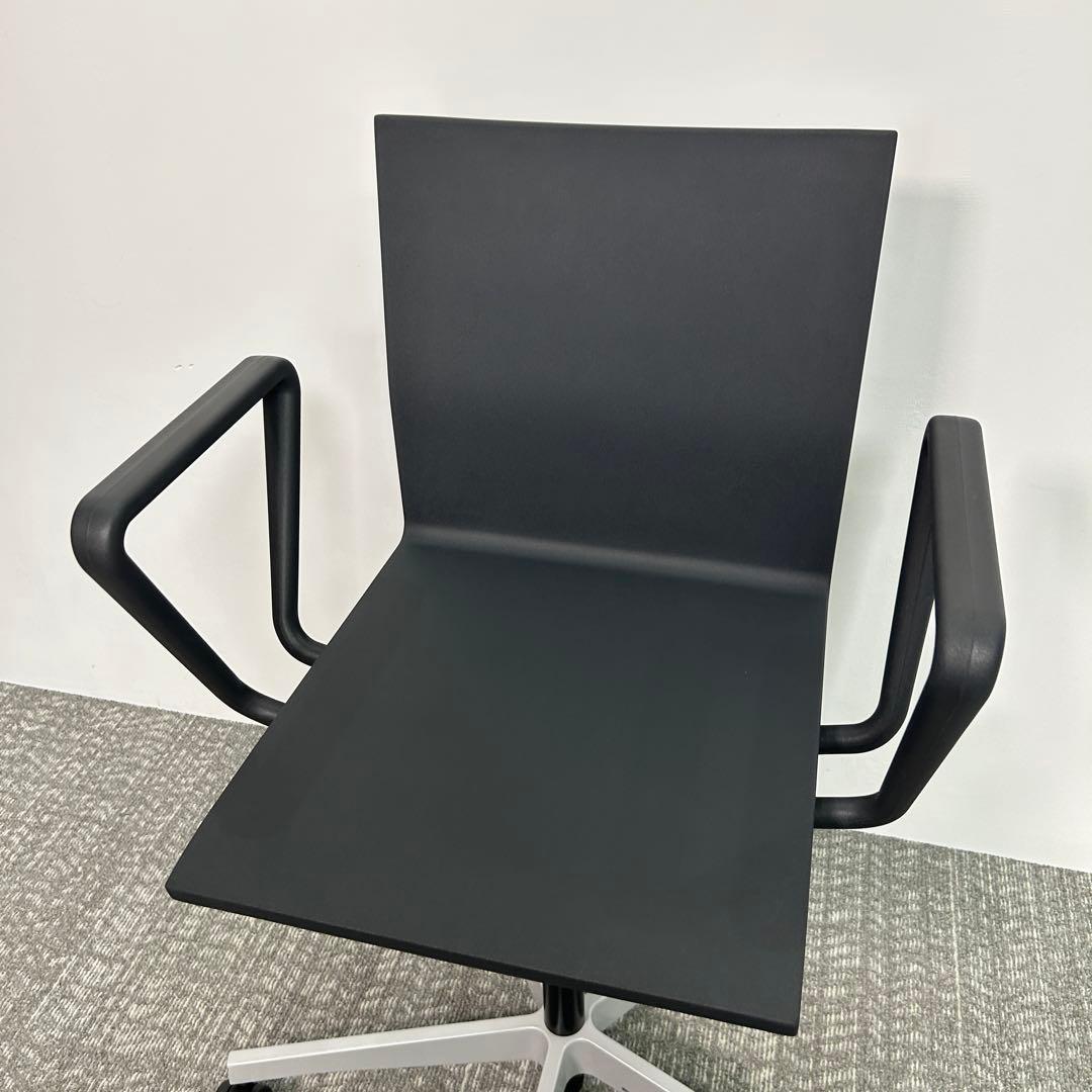 B 2016年　vitra　ヴィトラ　.04　オフィスチェア　アームレスト付き
