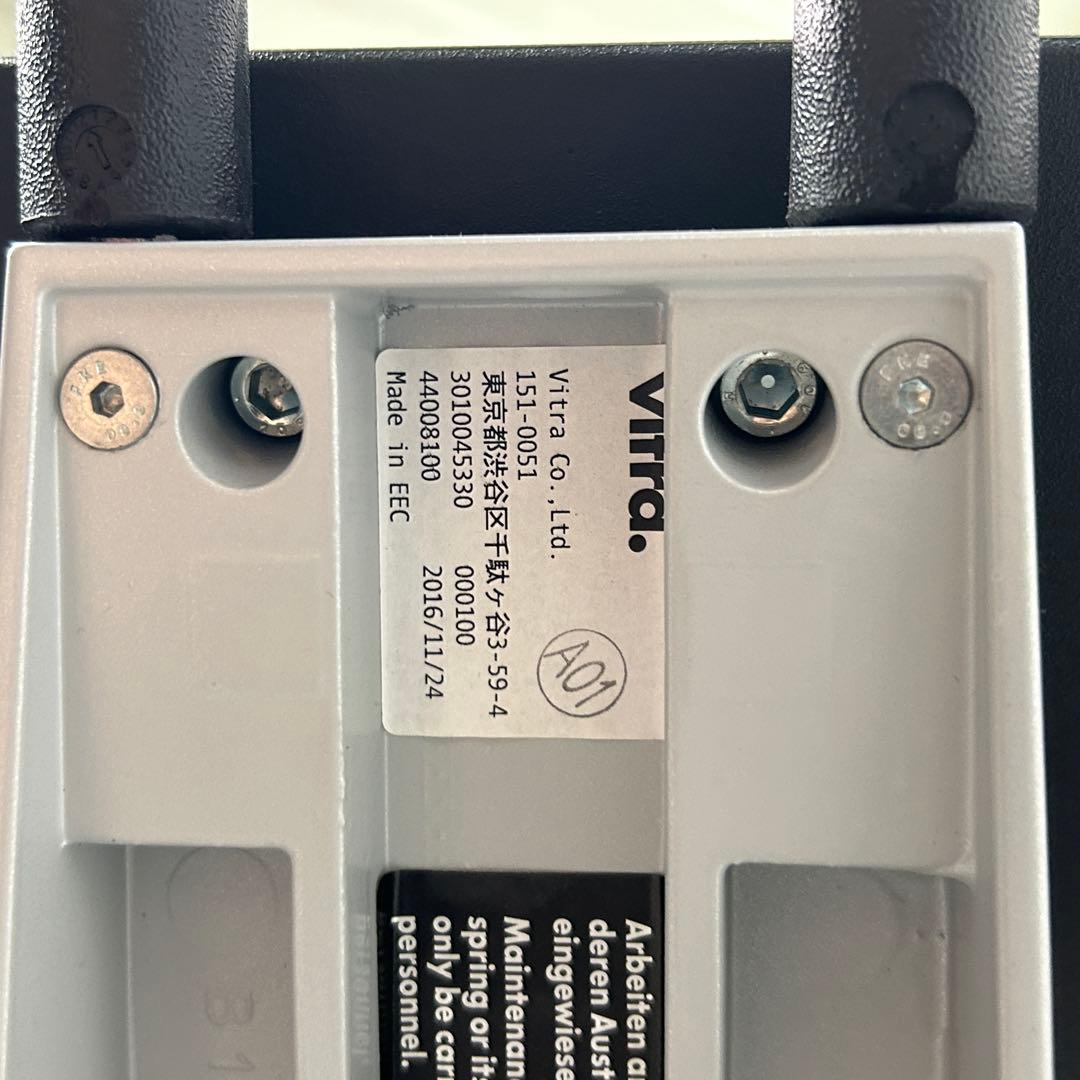 B 2016年　vitra　ヴィトラ　.04　オフィスチェア　アームレスト付き