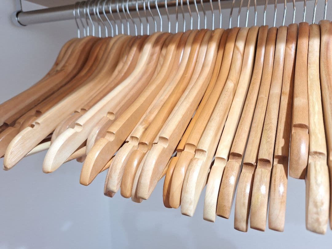 木製ハンガー　５４本　ハンガー　洋服　収納　丈夫　まとめ売り　クローゼット