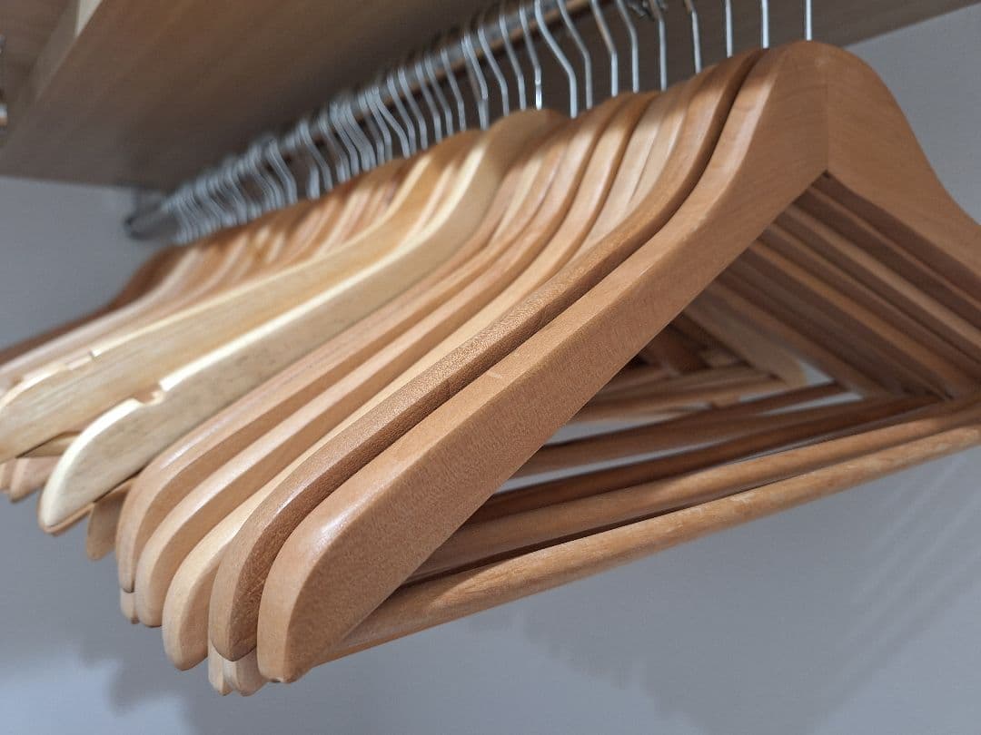 木製ハンガー　５４本　ハンガー　洋服　収納　丈夫　まとめ売り　クローゼット