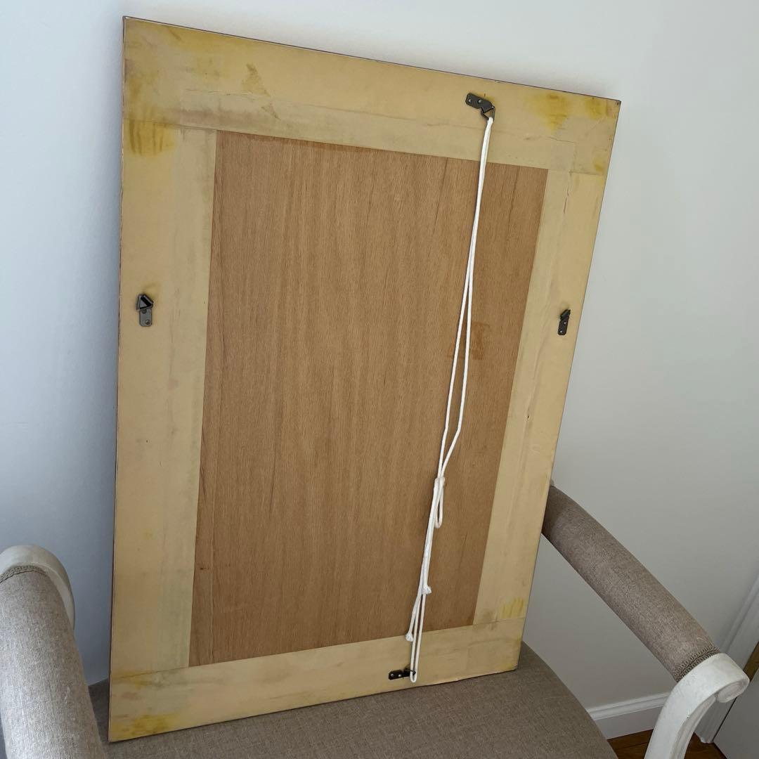 アンティーク仕上げの、エレガントなウォールミラー