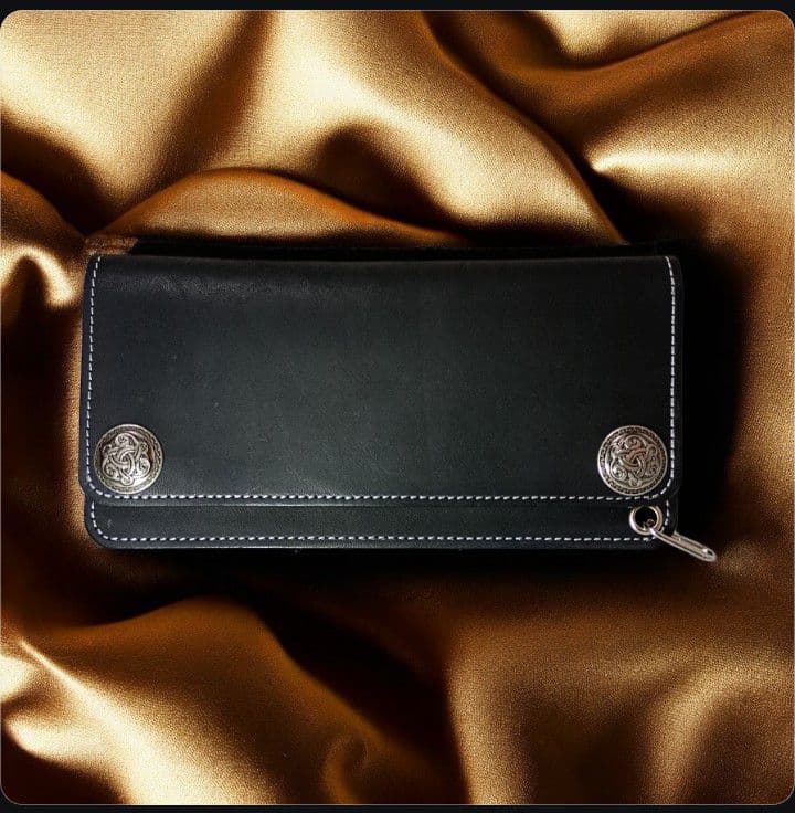 黒色　トラッカーウォレット　牛革　レザー　植物タンニン鞣し　三層二つ折り