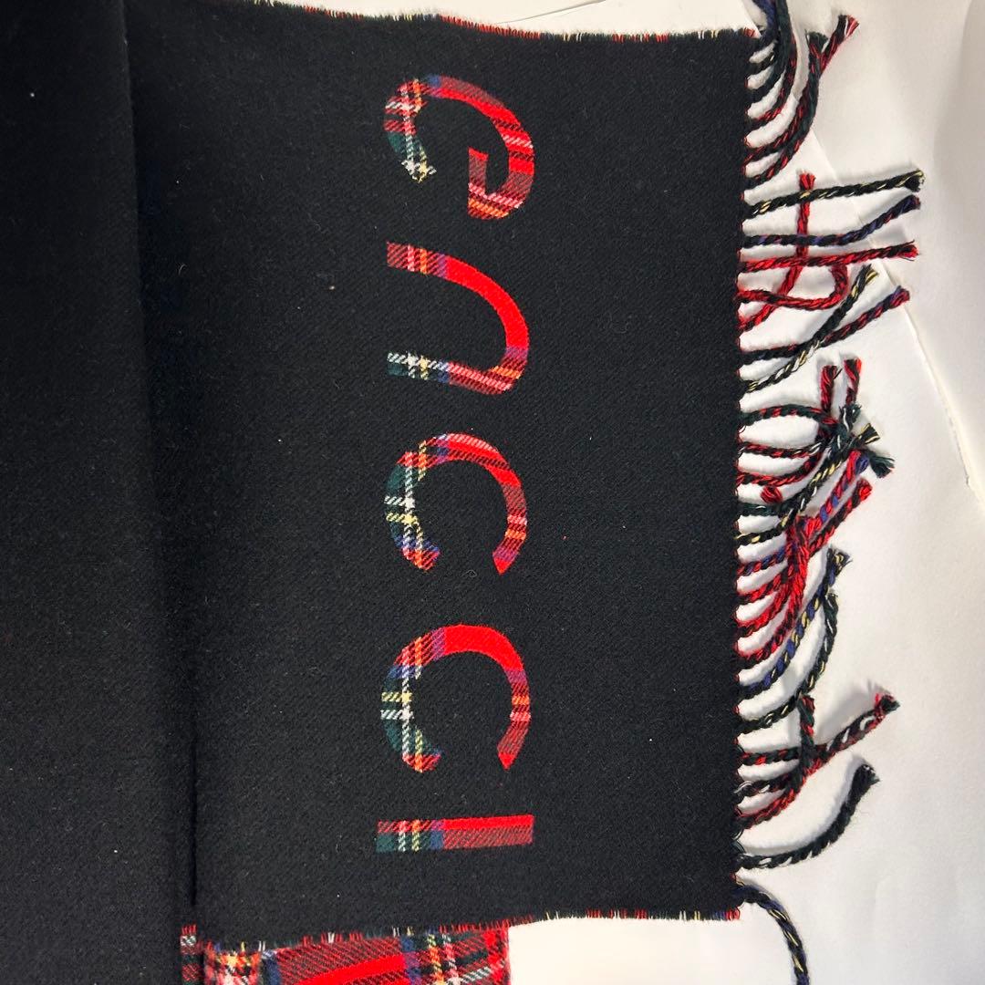 ピ*ー様 71637 GUCCI レッドチェック リバーシブルマフラー　ブラック