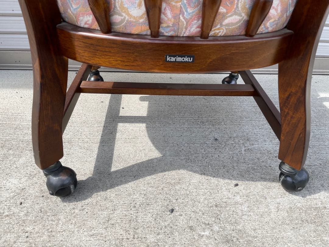 カリモク　ダイニング　アームチェア　キャスターつき　①