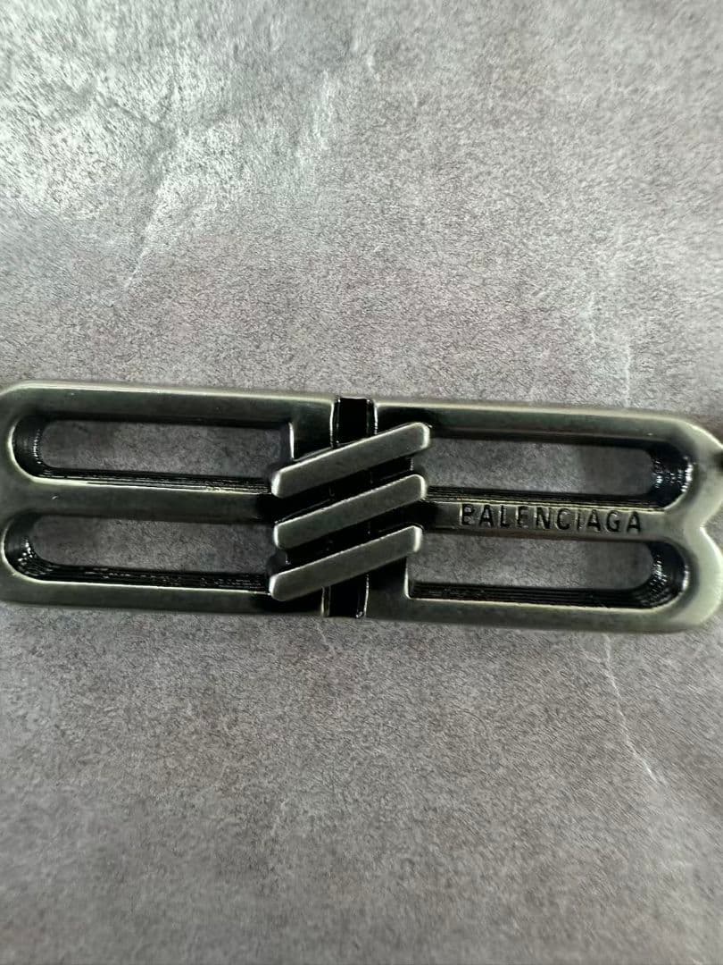 BALENCIAGA バッジ型ペンダント ネックレス 新品同様