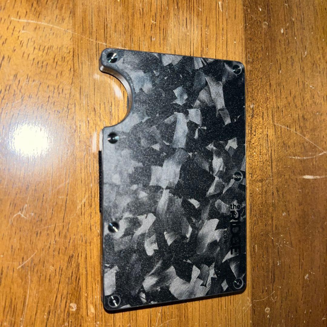 the RIDGE(ザリッジ)フォージドカーボンカードケース