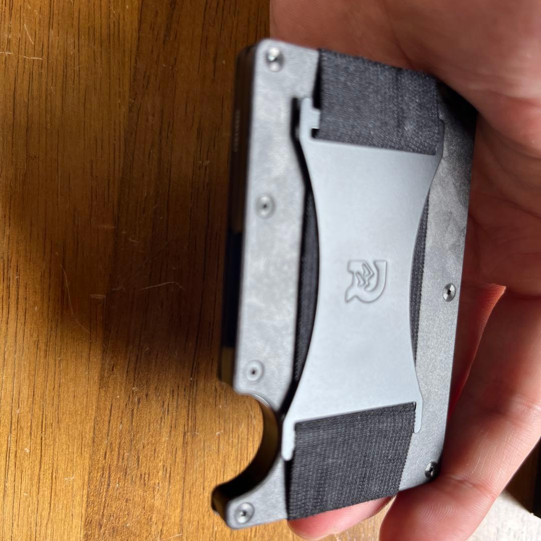 the RIDGE(ザリッジ)フォージドカーボンカードケース