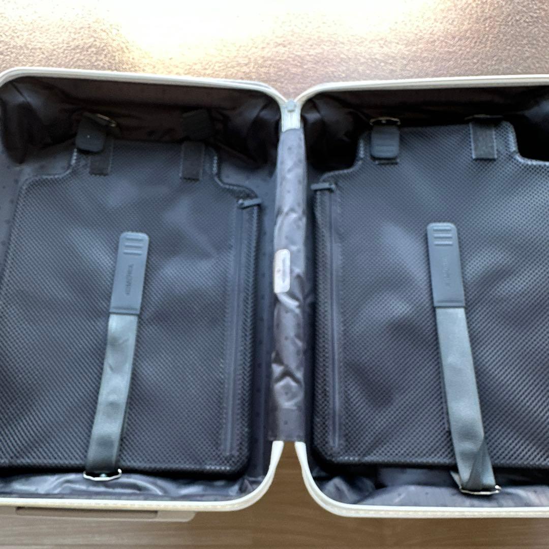 RIMOWA ESSENTIALキャビンS(ホワイト4輪)