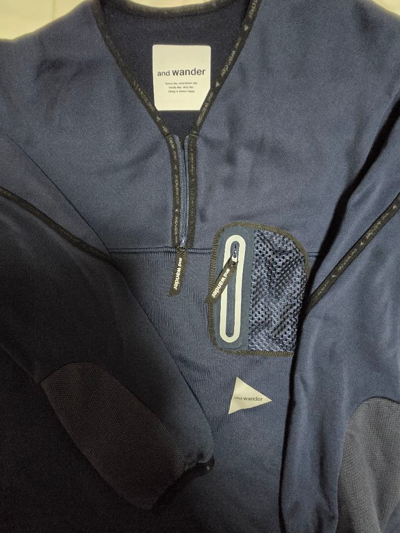 アンドワンダー and wander ライトフリースプルオーバー