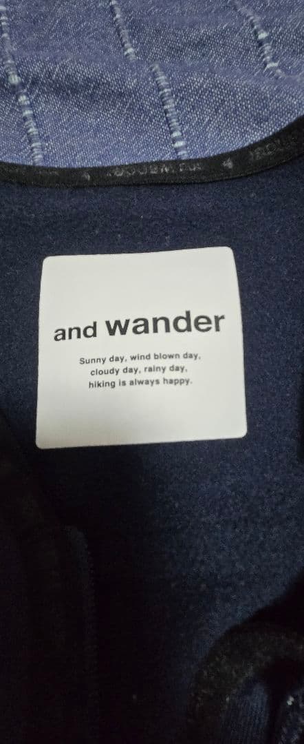 アンドワンダー and wander ライトフリースプルオーバー