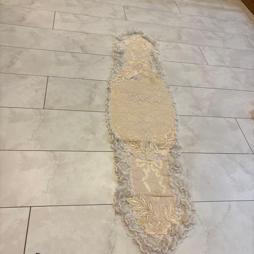 ヒスクローネ　アイボリー花柄レーステーブルクロス