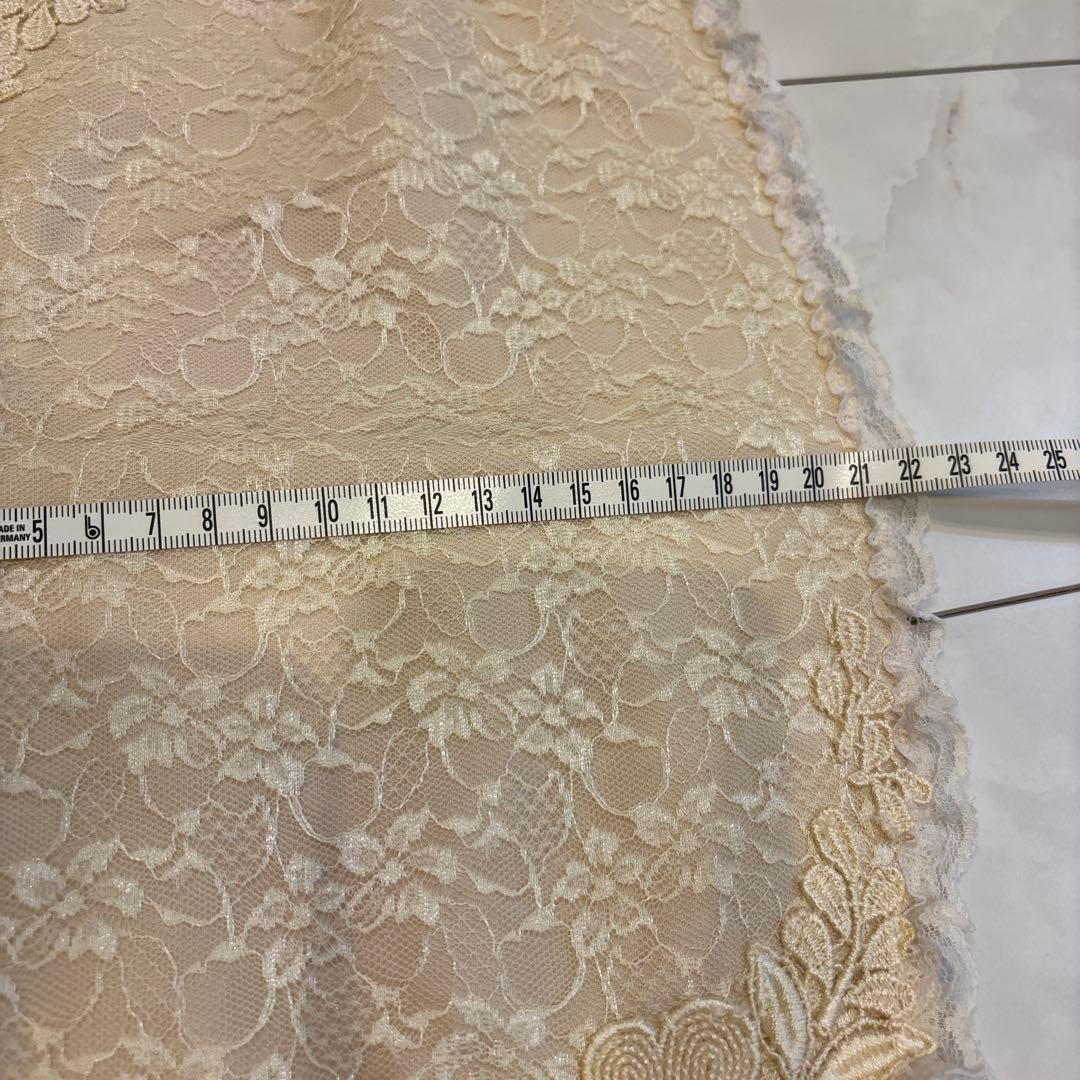 ヒスクローネ　アイボリー花柄レーステーブルクロス