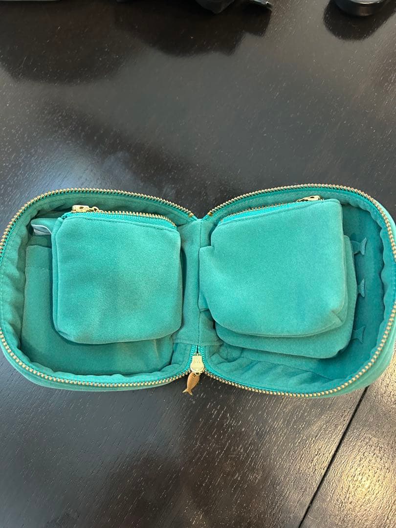 マリーエレヌドゥタイヤック　アクセサリーポーチ