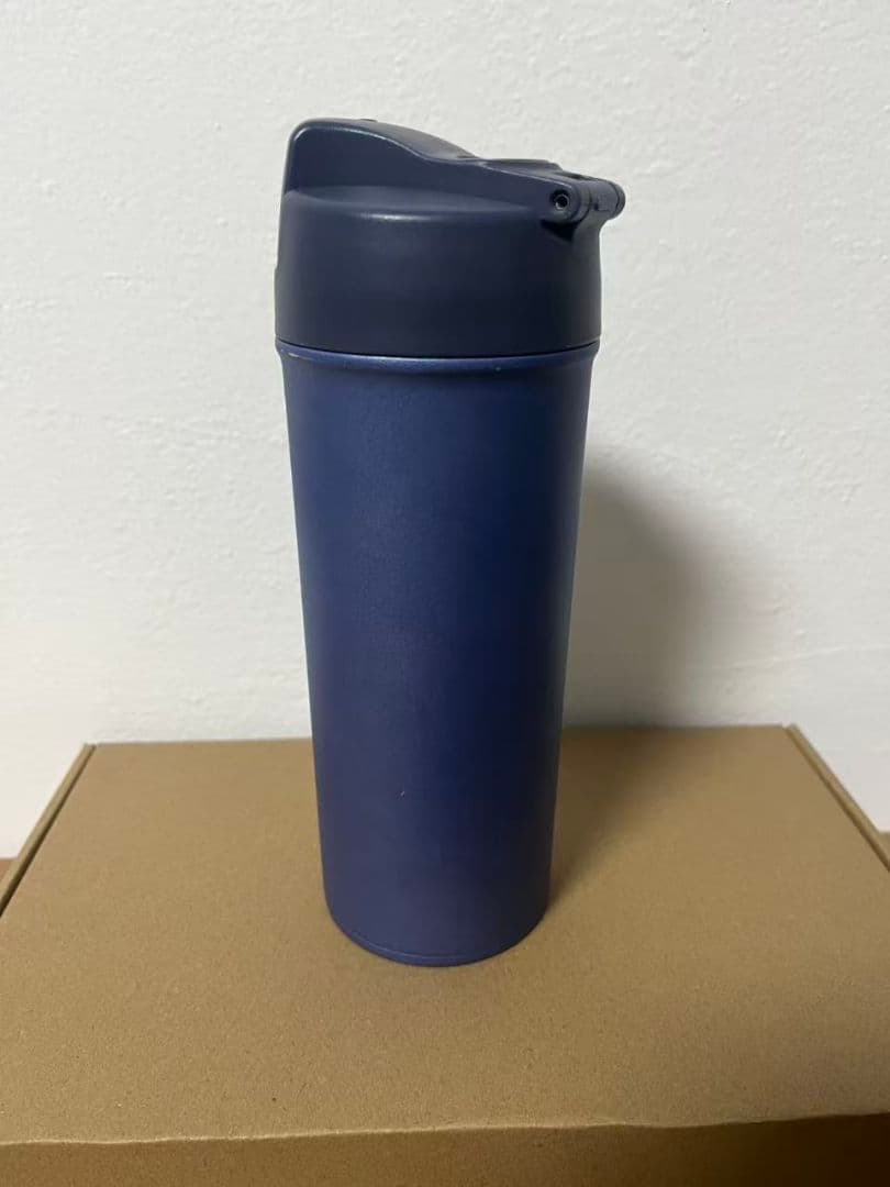 紫色の子ども用水筒