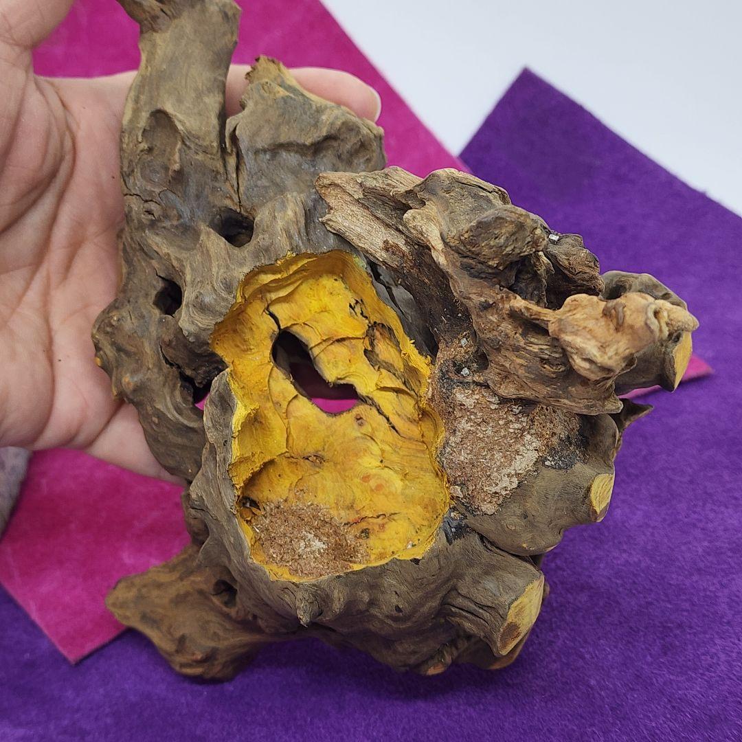 希少カコクセナイト入りアメジストクラスター 天然石置物 木製専用スタンド付き