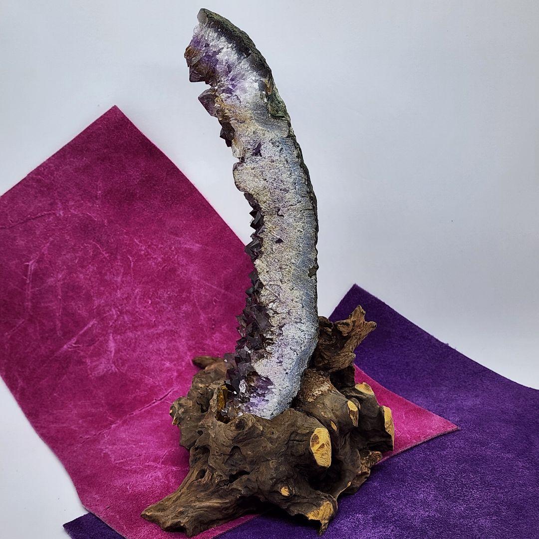 希少カコクセナイト入りアメジストクラスター 天然石置物 木製専用スタンド付き