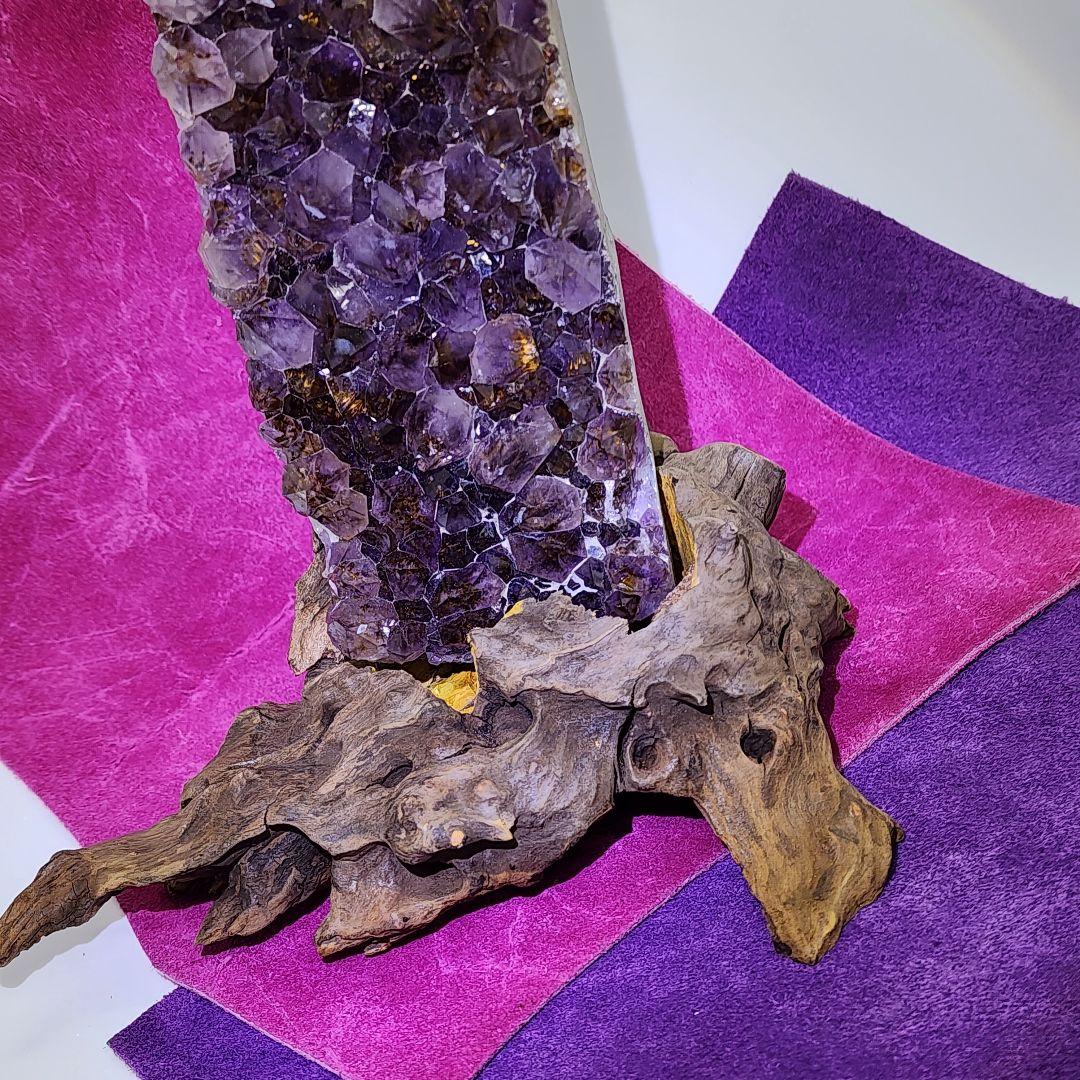 希少カコクセナイト入りアメジストクラスター 天然石置物 木製専用スタンド付き