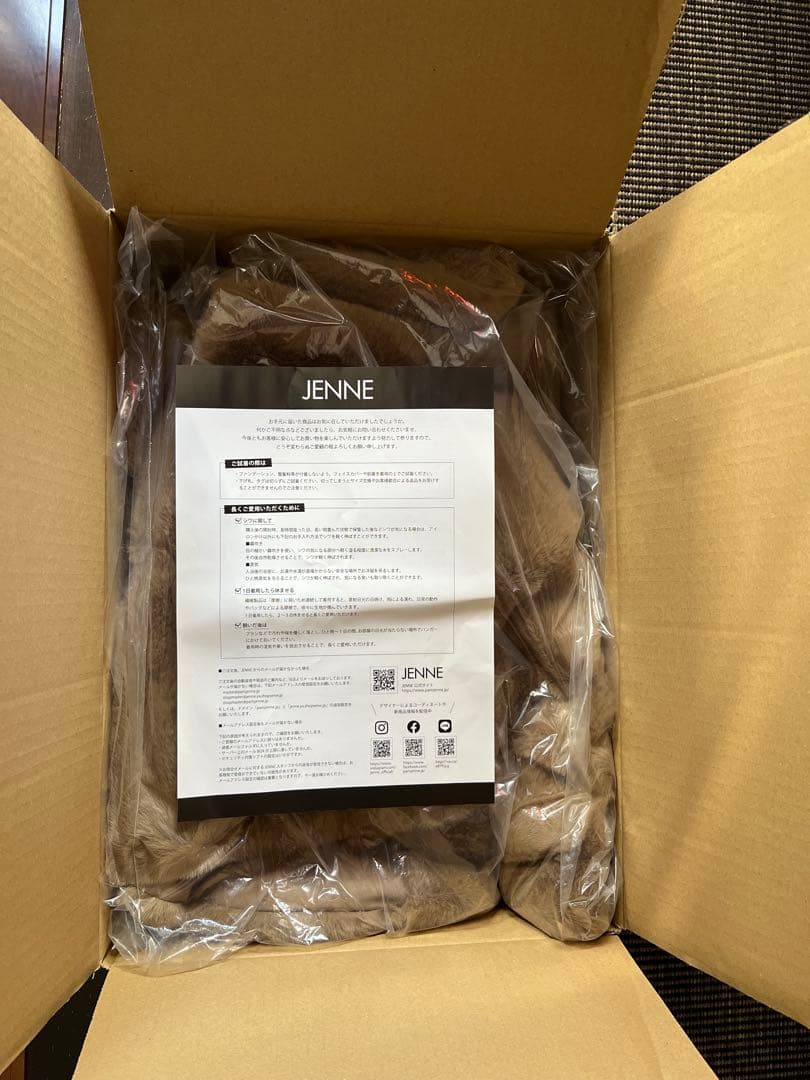 【値下げしました】 新品タグ付き　JENNE リッチボリュームファーケープ