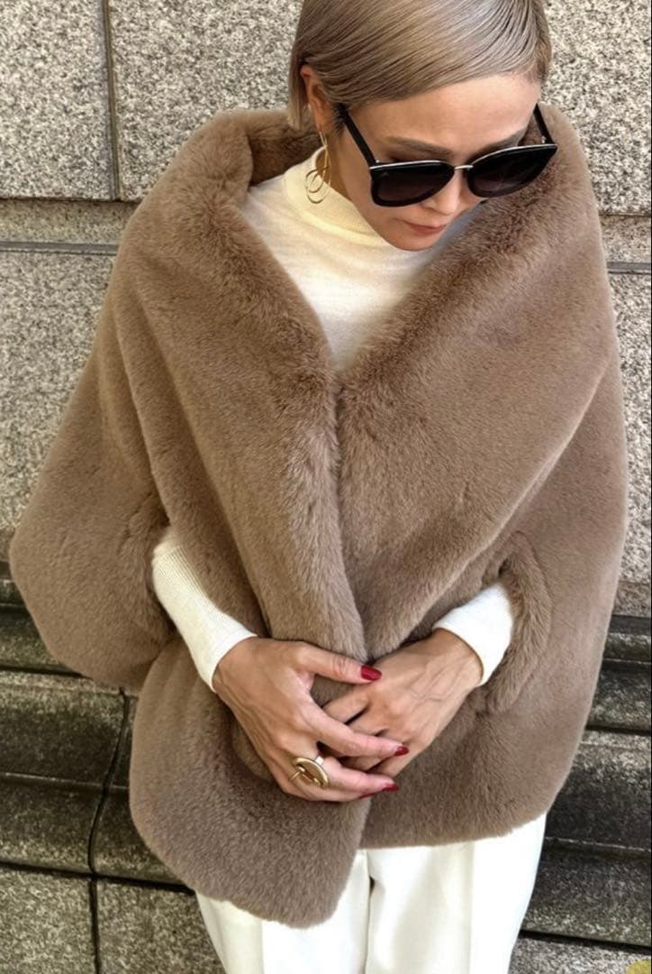 【値下げしました】 新品タグ付き　JENNE リッチボリュームファーケープ