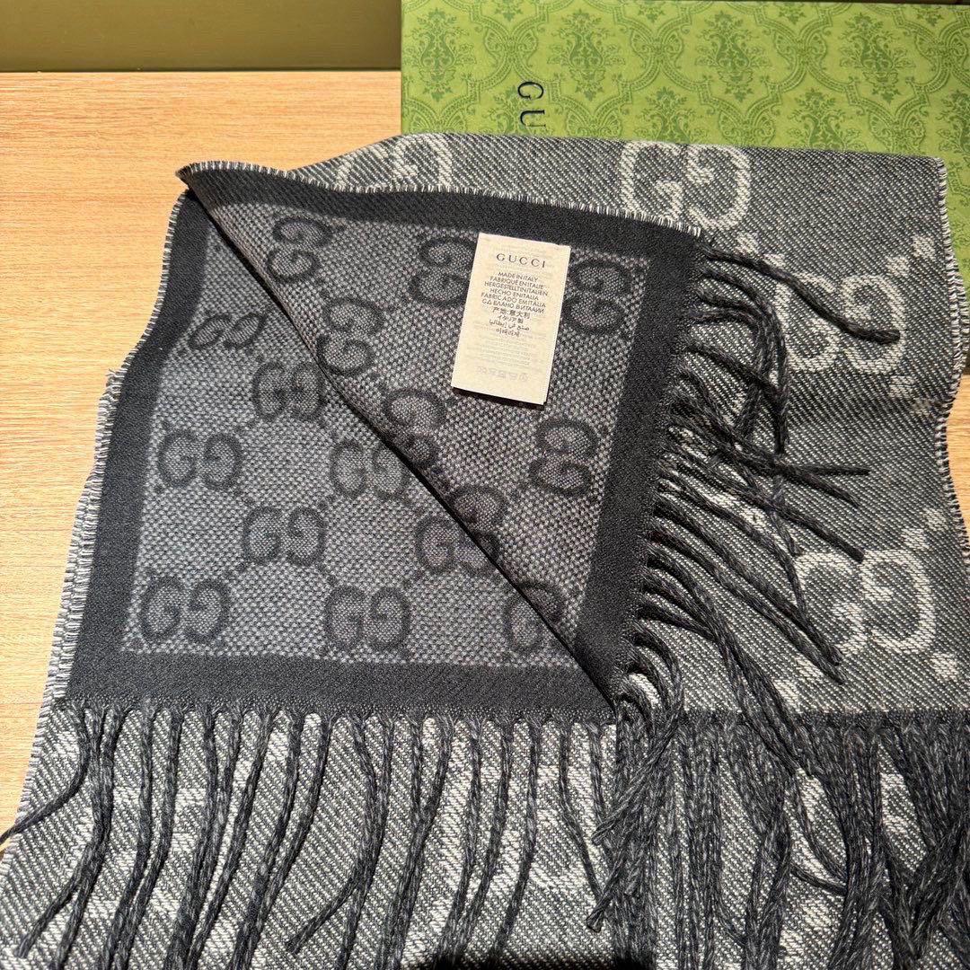 GUCCI 　GG柄 マフラー