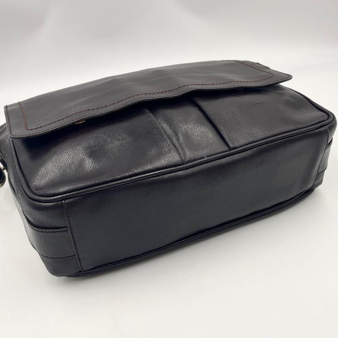 フェラガモ メッセンジャーバッグ レザー ダークブラウン ビジネス メンズ