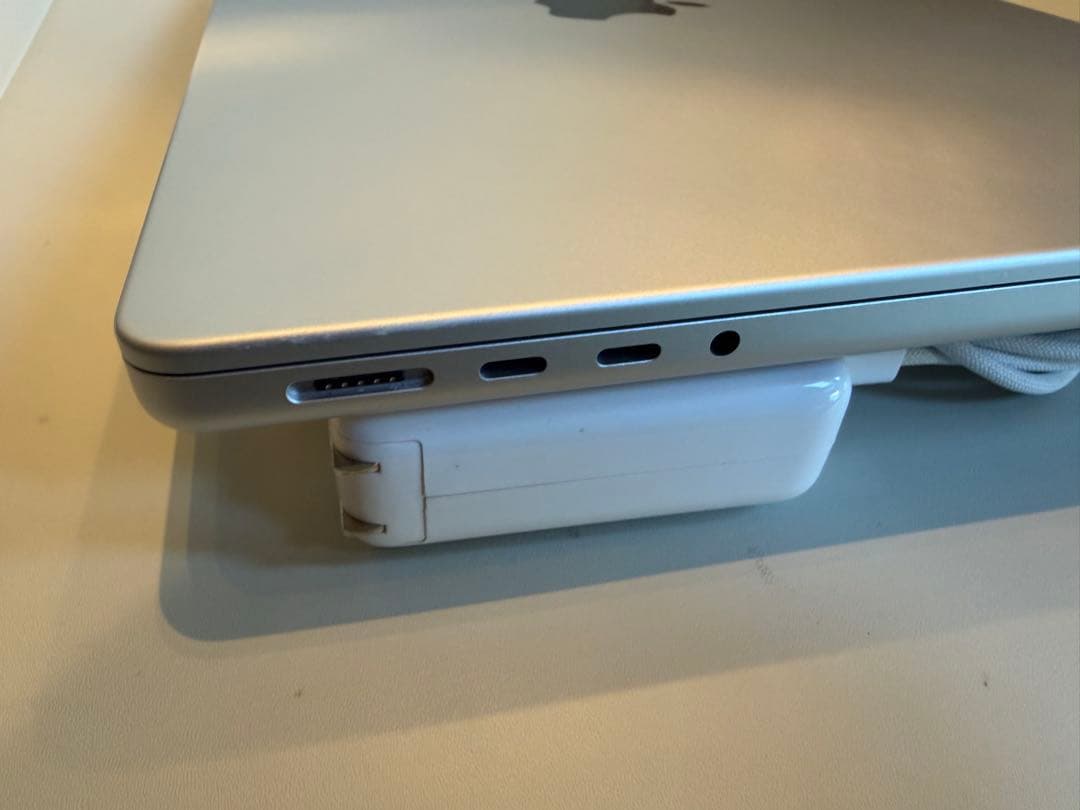 新品に近いMacBook Pro 14 M3 Pro 36GB US