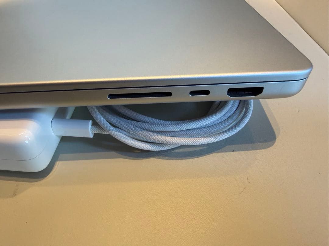 新品に近いMacBook Pro 14 M3 Pro 36GB US