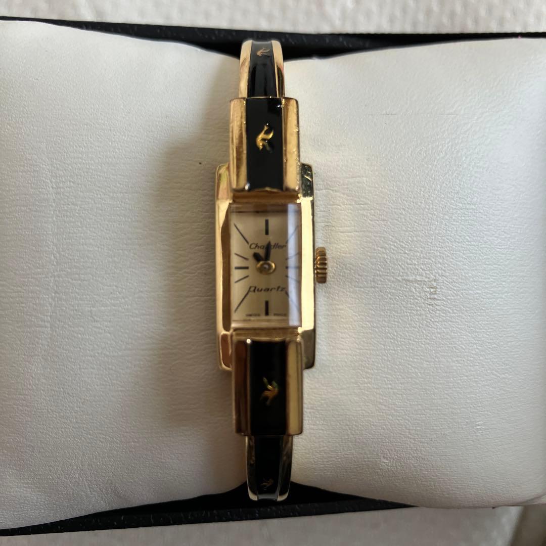 スイス製　ブレスレット型時計